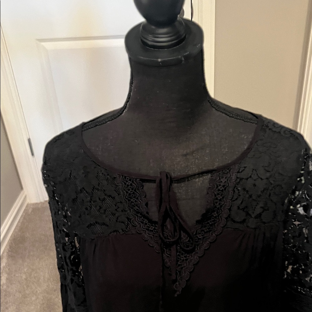Staccato Black Lace Blouse - Picture 5 of 11
